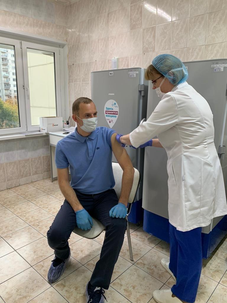 Префект СВАО Алексей Беляев сделал вторую прививку от COVID-19