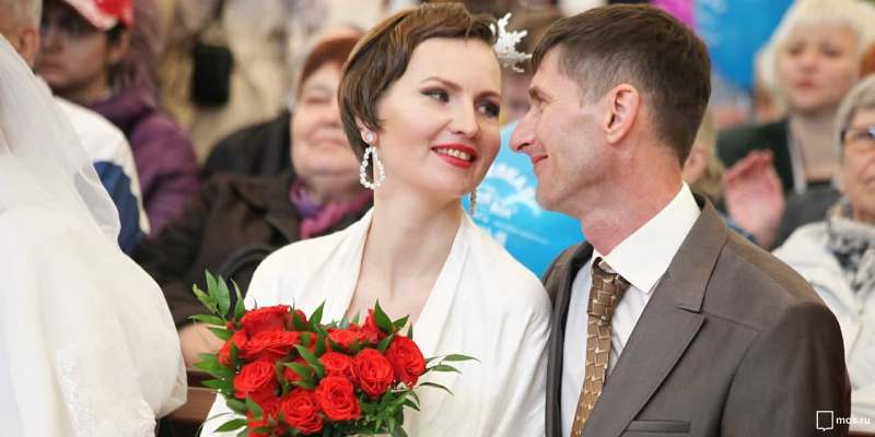 Около 3,5 тысяч пар с начала года поженились на необычных площадках Москвы   