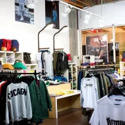 Магазин стрит-одежды и аксессуаров 21shop фото 4 на сайте Sviblovo.su